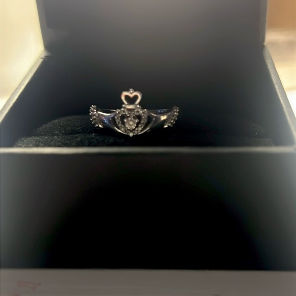 Claddagh ring - Picture 1 of 3